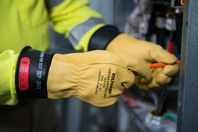 strelen Recyclen grote Oceaan How to Choose the Right Electrical Gloves for the Task at Hand - Electrical  Safety in the Workplace